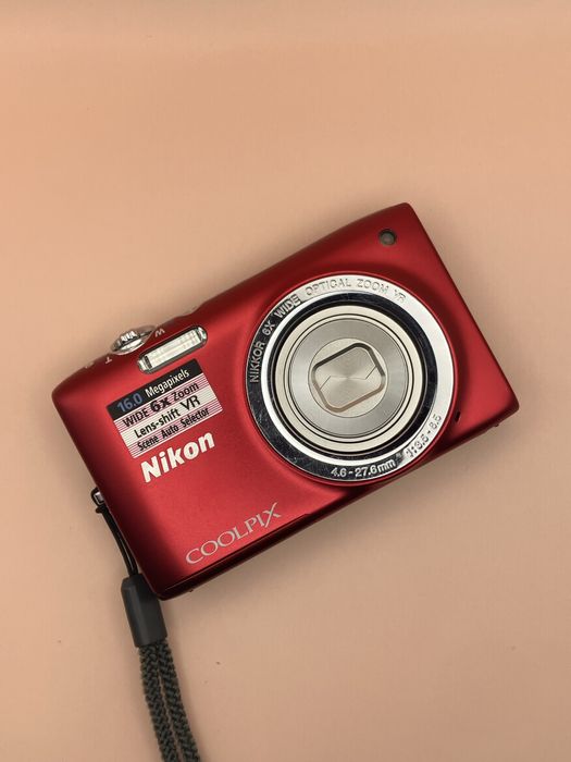 Цифрова камера Nikon Coolpix S2750