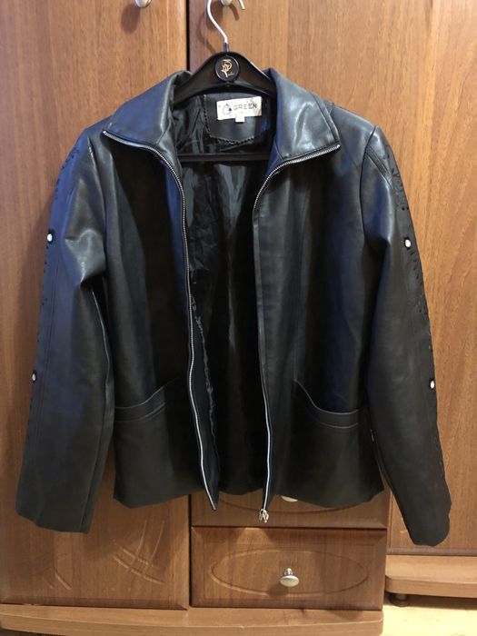 Куртка жіноча