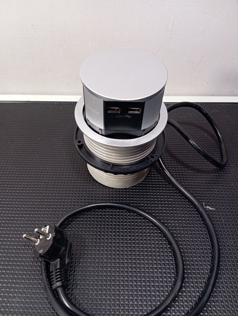 Orno chowana listwa zasilająca do zabudowy ,4 krotna 3680W