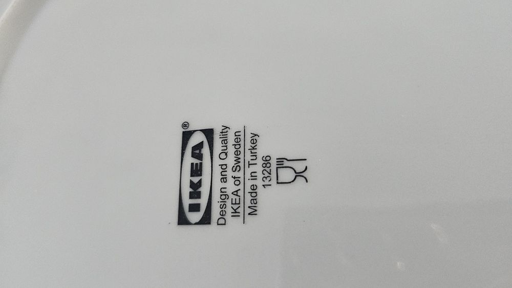 zestaw obiadowy białych talerzy IKEA 18 elementów