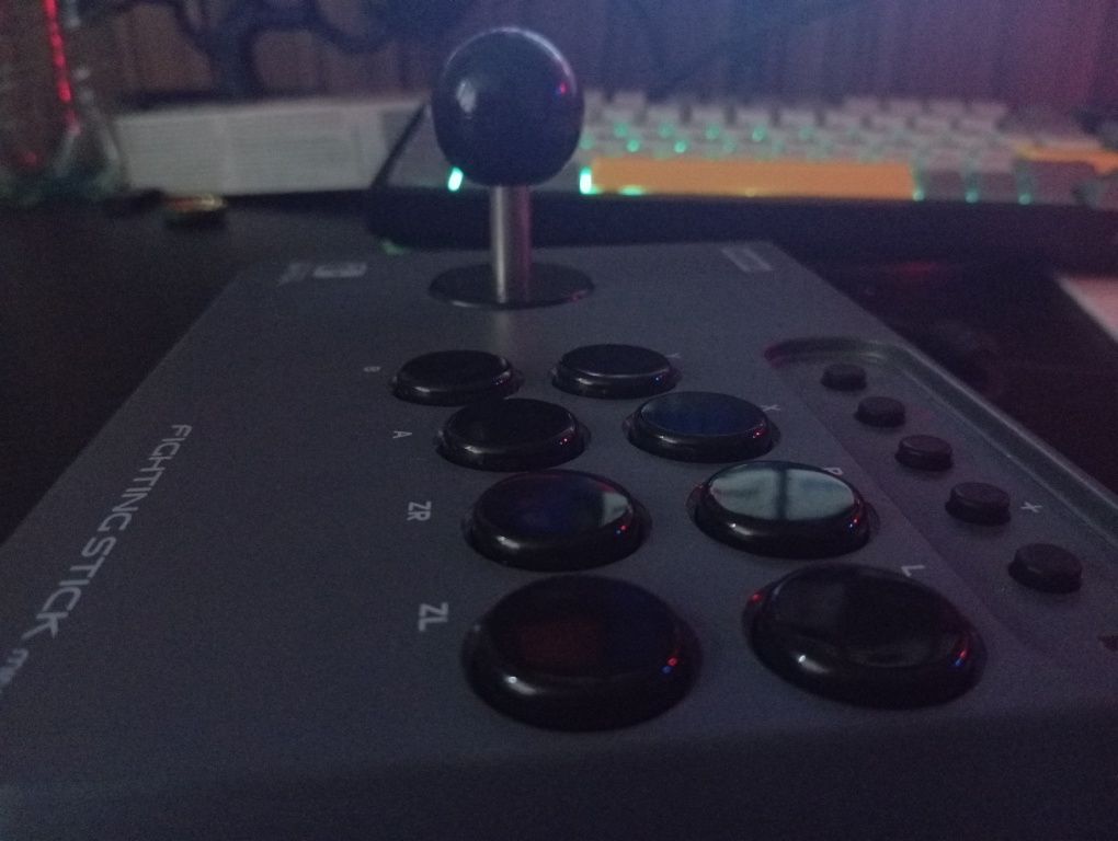 Hori Fighting Stick Mini [PC/Switch], Pad idealny do bijatyk