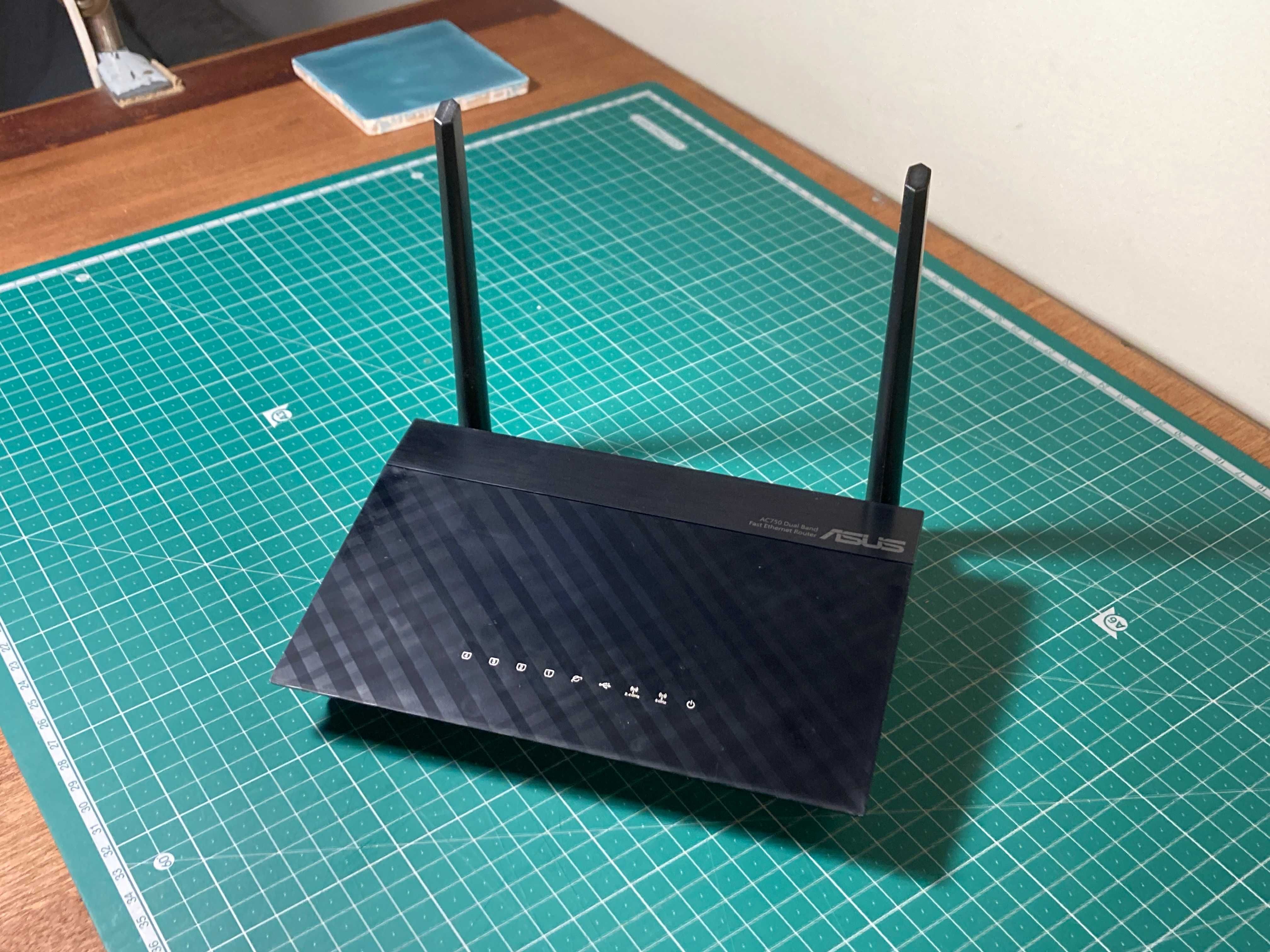 2x Asus Router, Access Point, Range Extender — RT-N12 e RT-AC51U