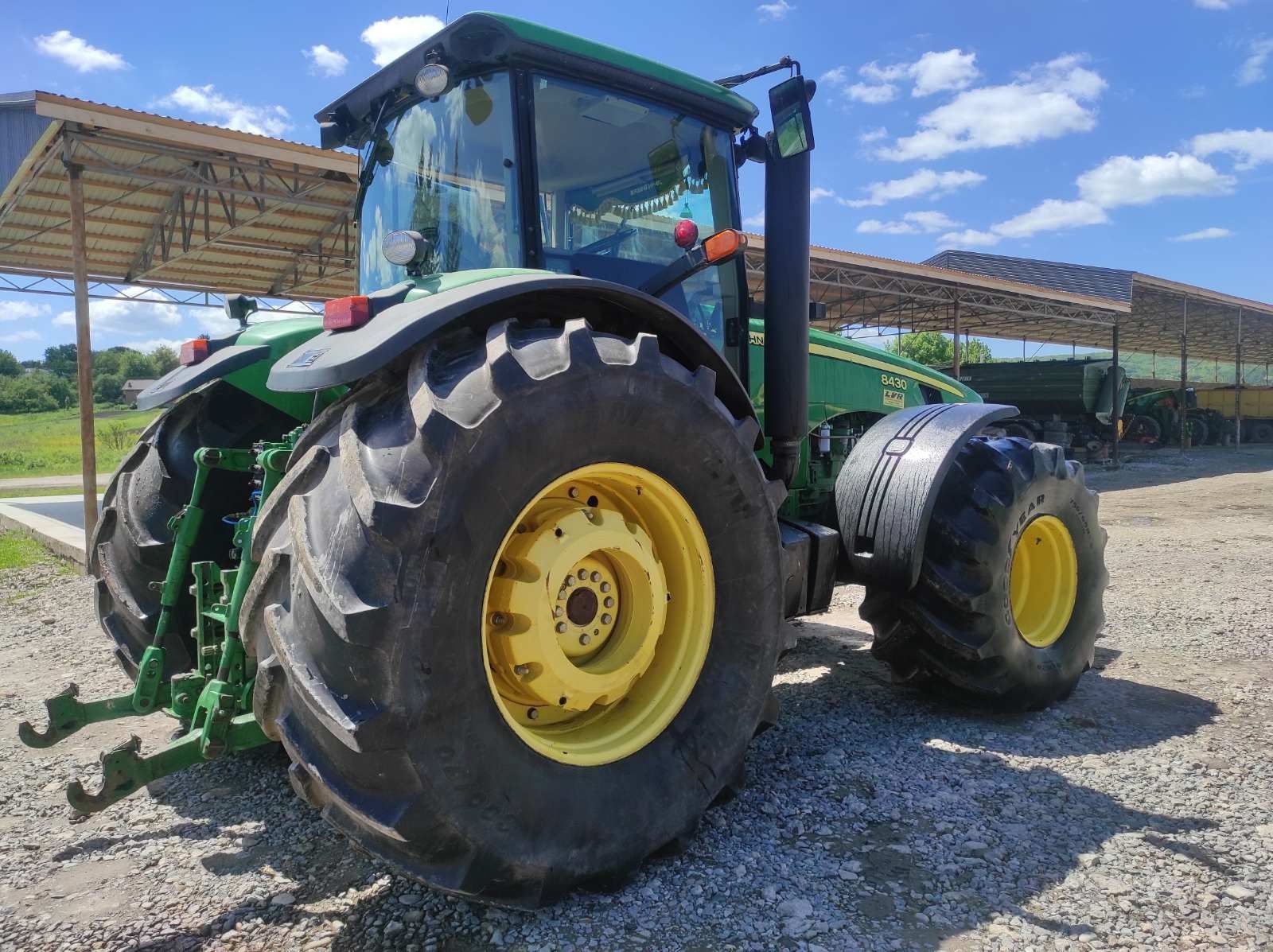 Трактор John Deer  8430