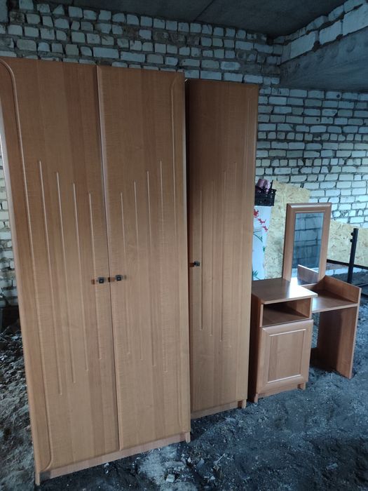 Продам шафи, трюмо