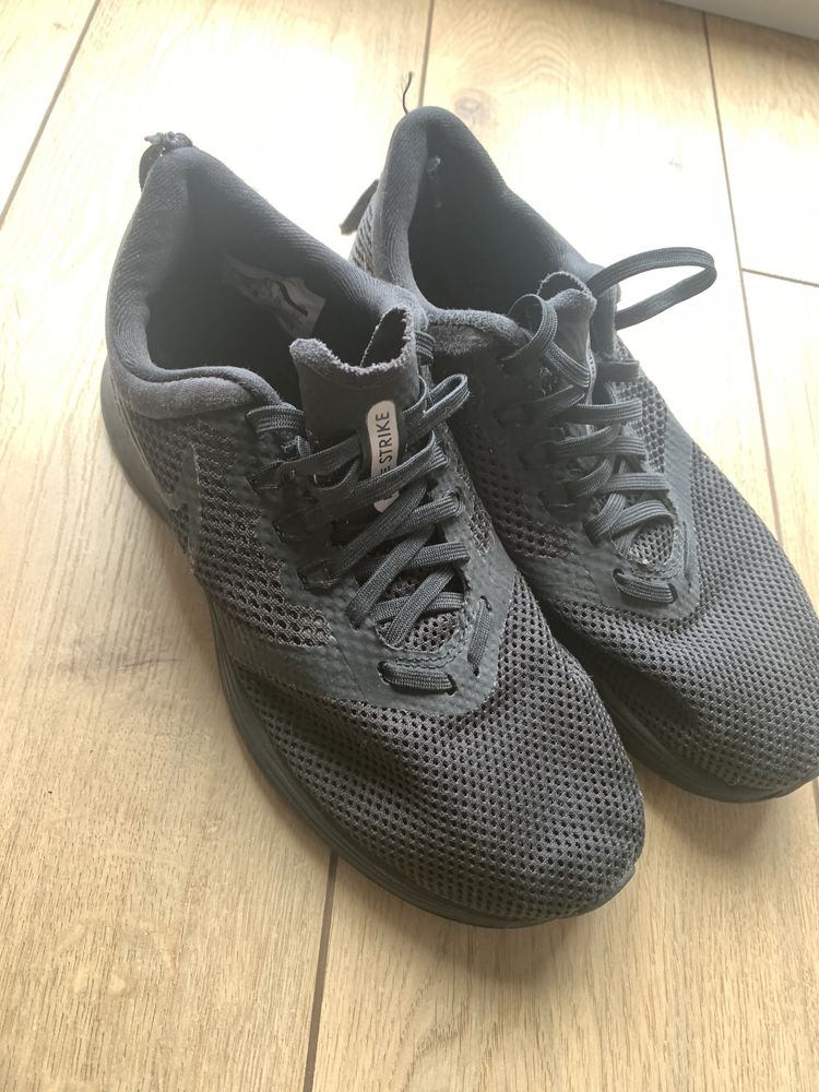 Buty Nike chłopięce roz. 36