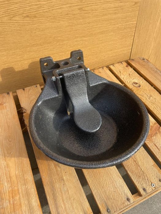 Poidło 2,5L dla krów bydła koni automatyczne żeliwne język FV