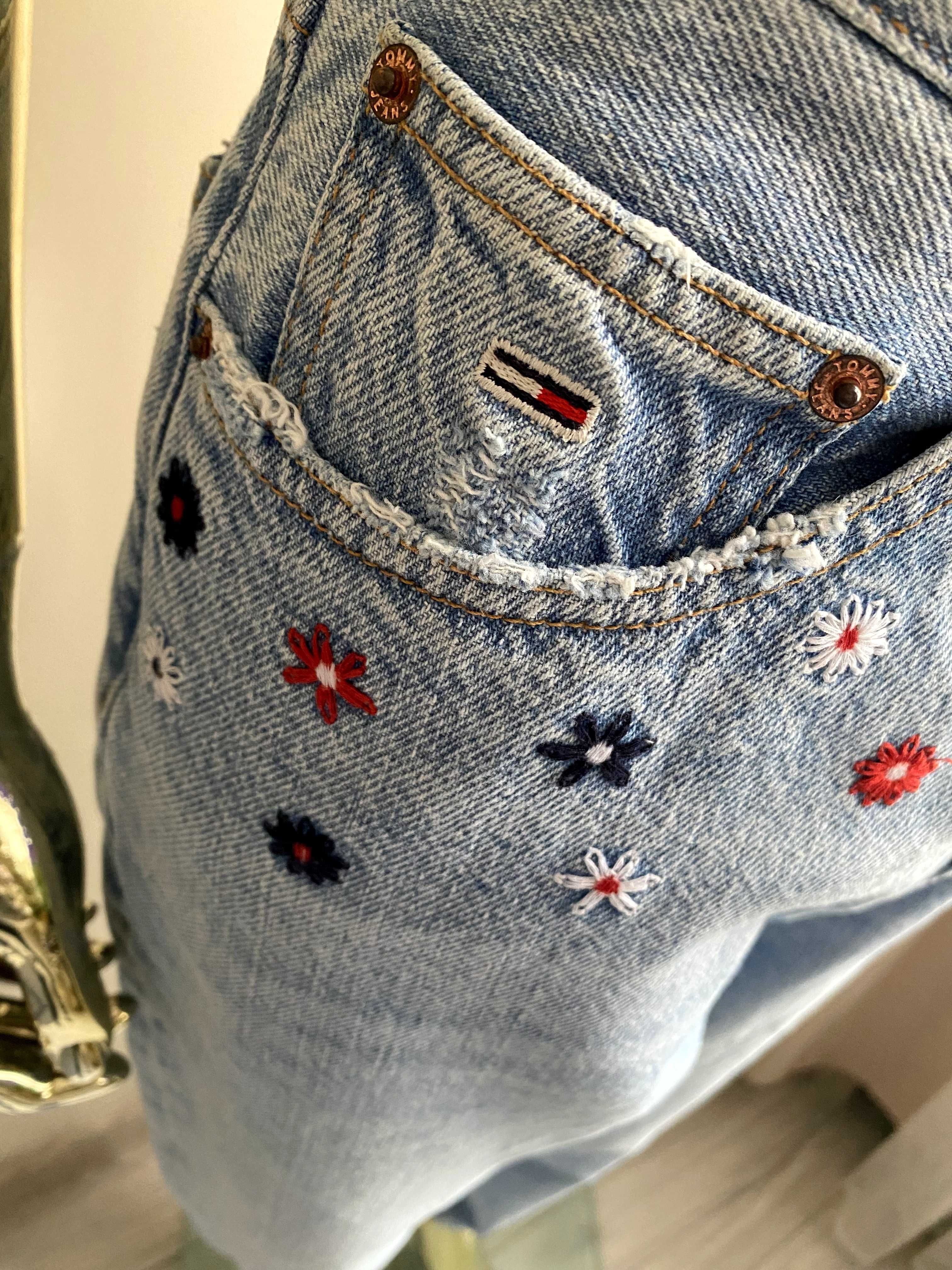 Tommy Hilfiger jeans fit mom haftowane kwiatki Cudne S-M