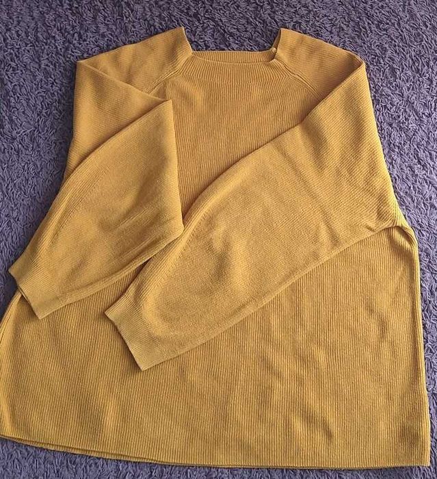 Oversizowy sweter musztardowy Stradivarius rozm. S