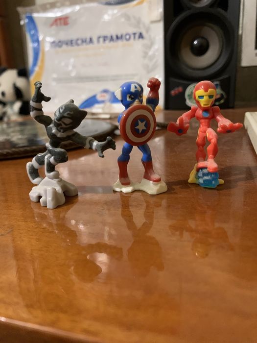 Іграшки Marvel з Kinder Surprise