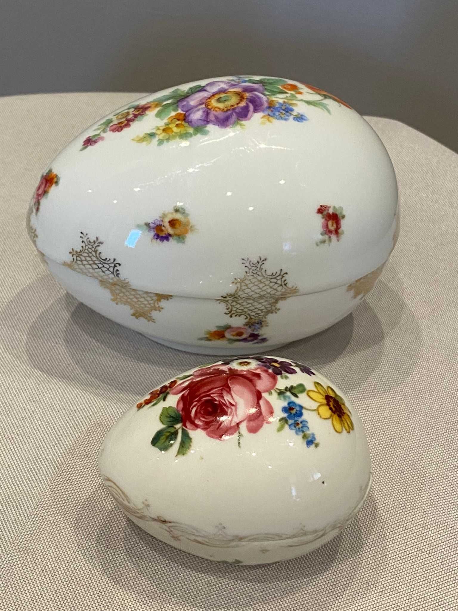 Puzderka (szkatułki) w kształcie jajka, 100-letnia porcelana Suhl.