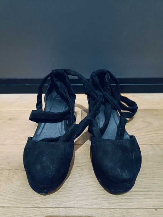 Zamszowe eleganckie półbuty wiązane