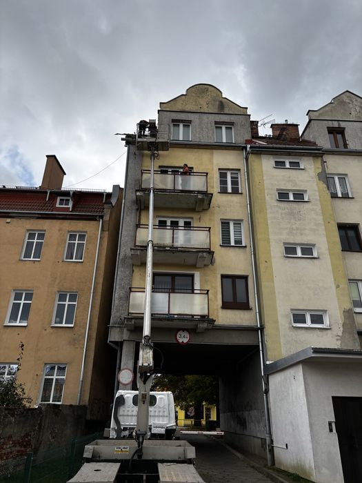 Usługi podnośnikiem koszowym (usługi dekarskie)