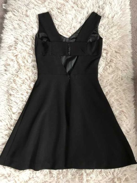 Czarna sukienka elegancka RESERVED XS