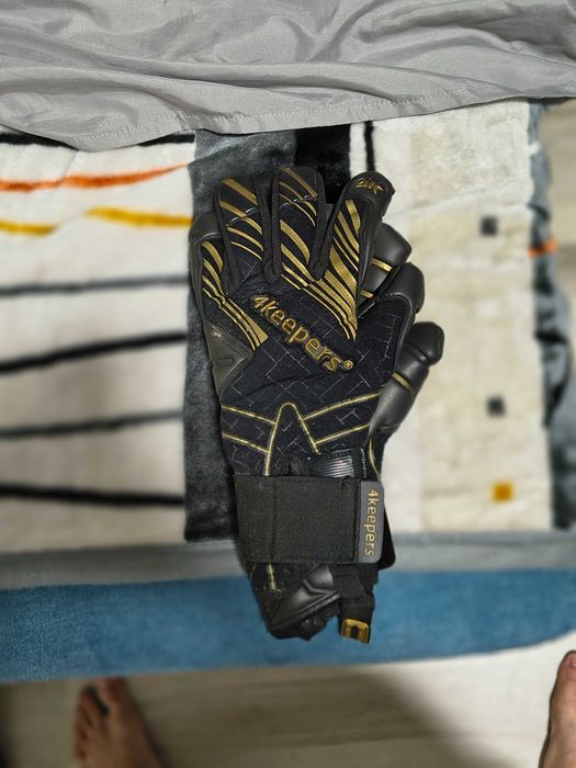 Rękawice bramkarskie four keeper rozmiar 8- 8,5