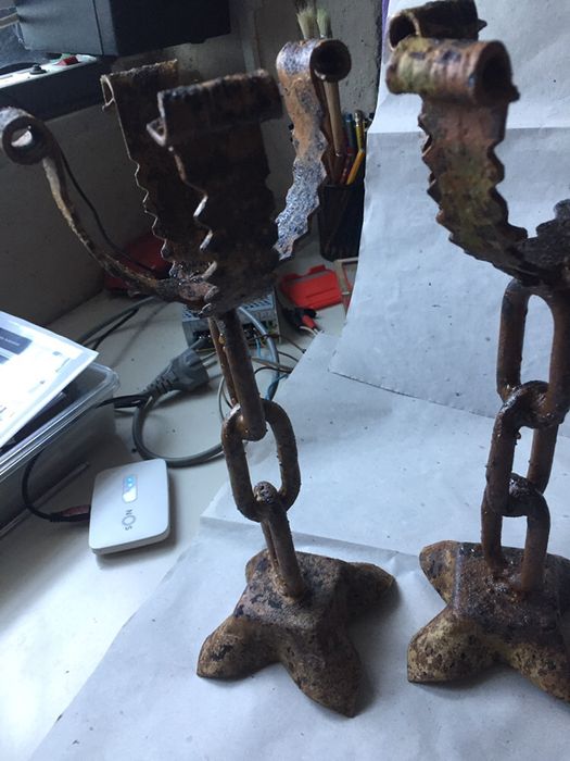 Muito antigos castiçais feitos manual