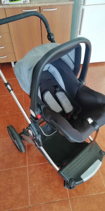 Carro com cadeira e alcofa