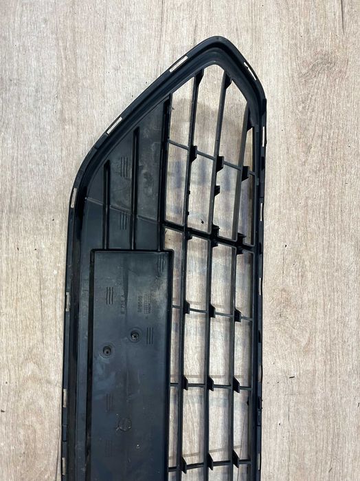 Kratka zderzaka przedniego Ford Mondeo Mk4 Lift