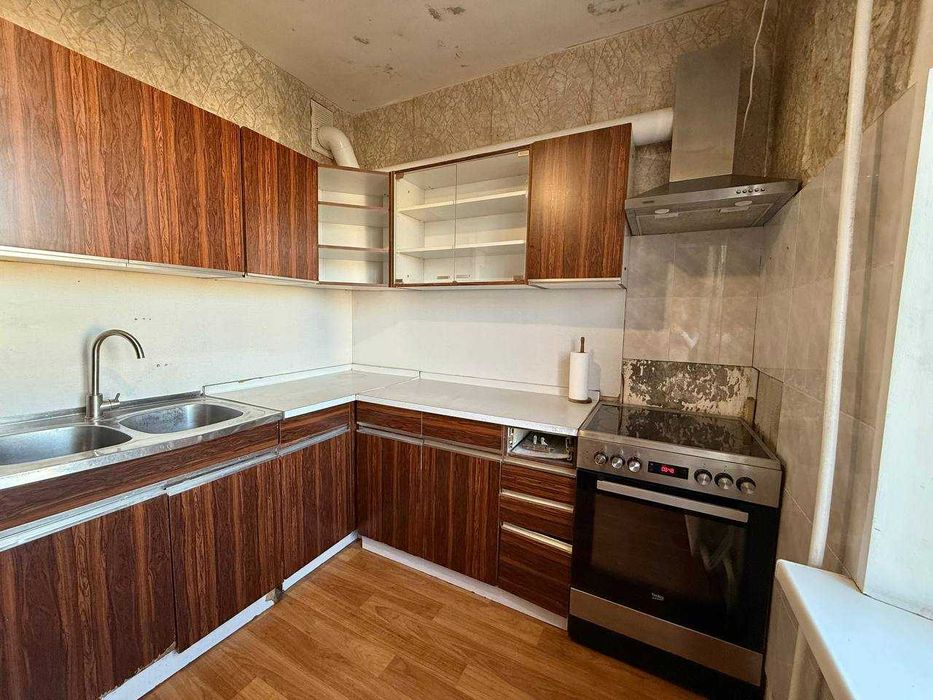 3 кім квартира з ремонтом, метро Харківська, вул. Ревуцького 18А