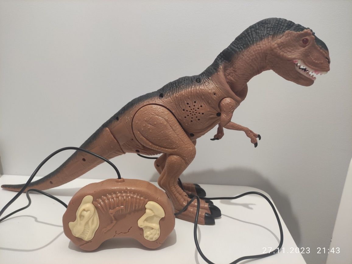 Duży 60cm dinozaur T-Rex chodzi ryczy
