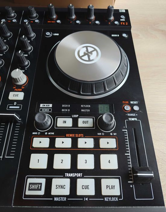 Native Instruments Traktor Kontrol S4 MK2  - stan doskonały