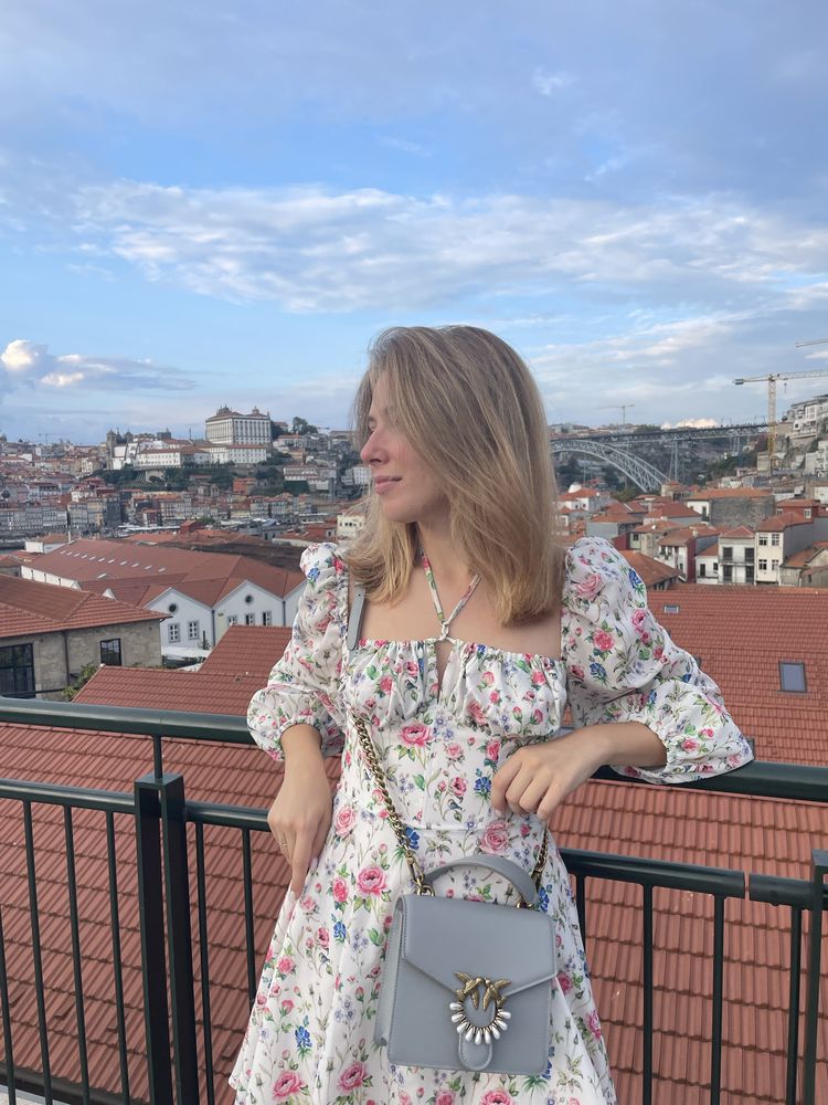 Vestido mini/midi floral com decote S/M