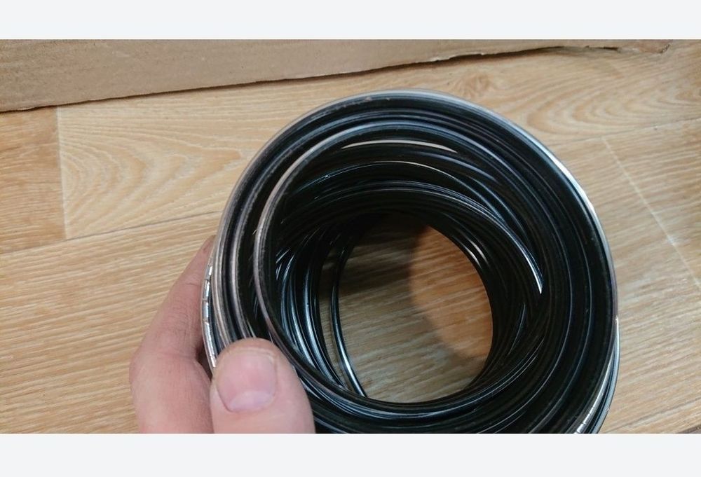 Молдинги автомобильный.
Заводской. 
Если нужно детальный метраж, пишит