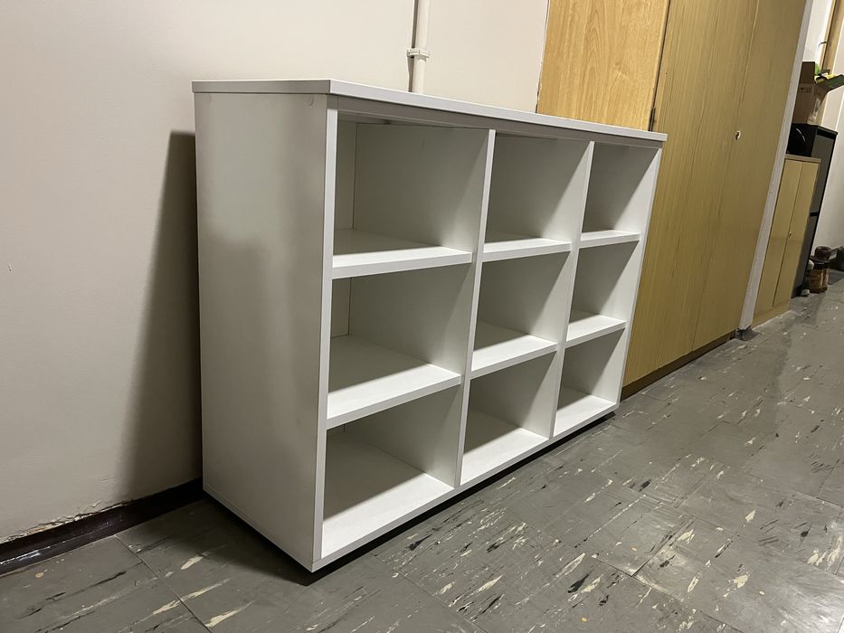 Regał biały z płyty meblowej