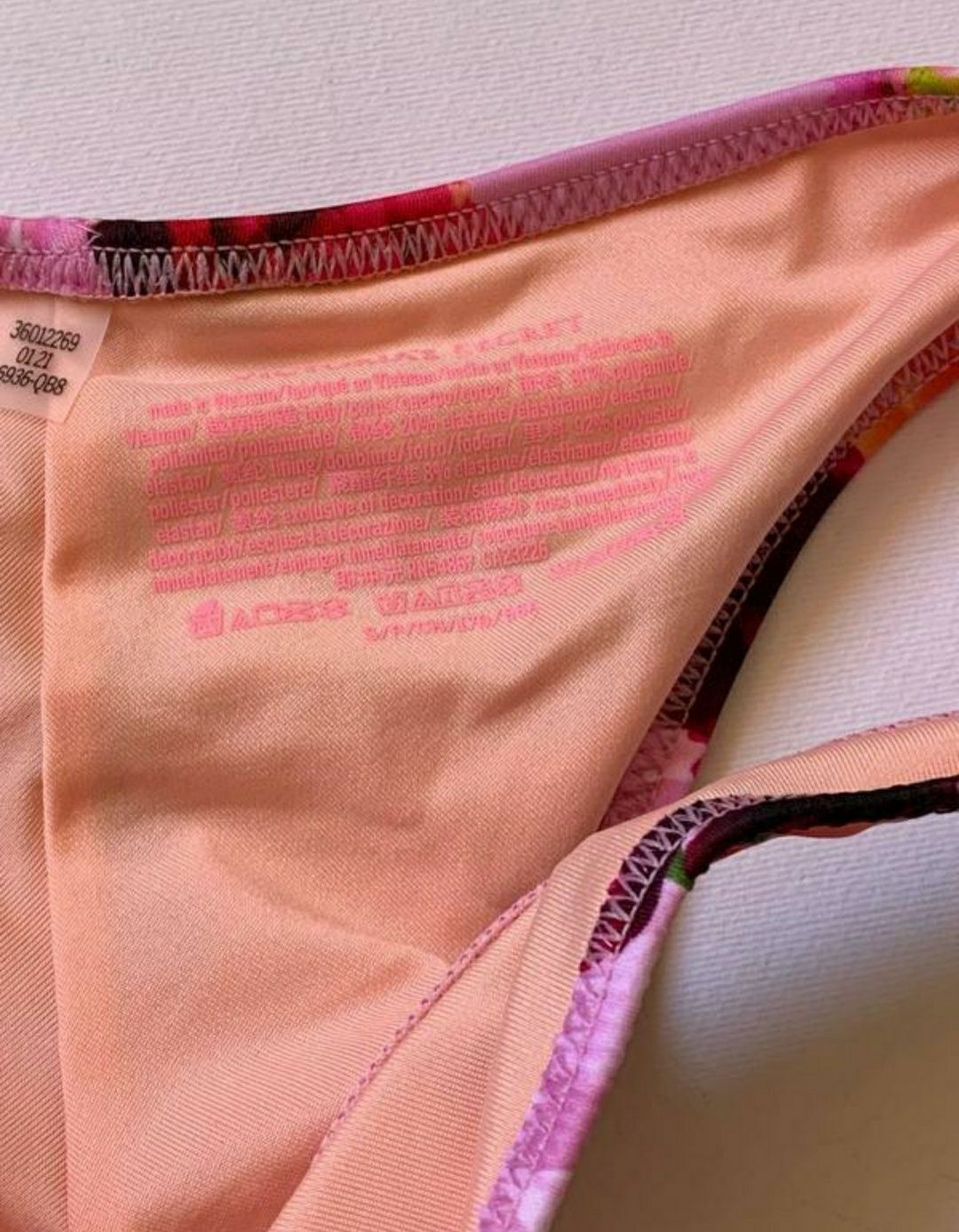 плавки Victorias Secret Pink
со сборочкой сзади
размер - S Оригинал