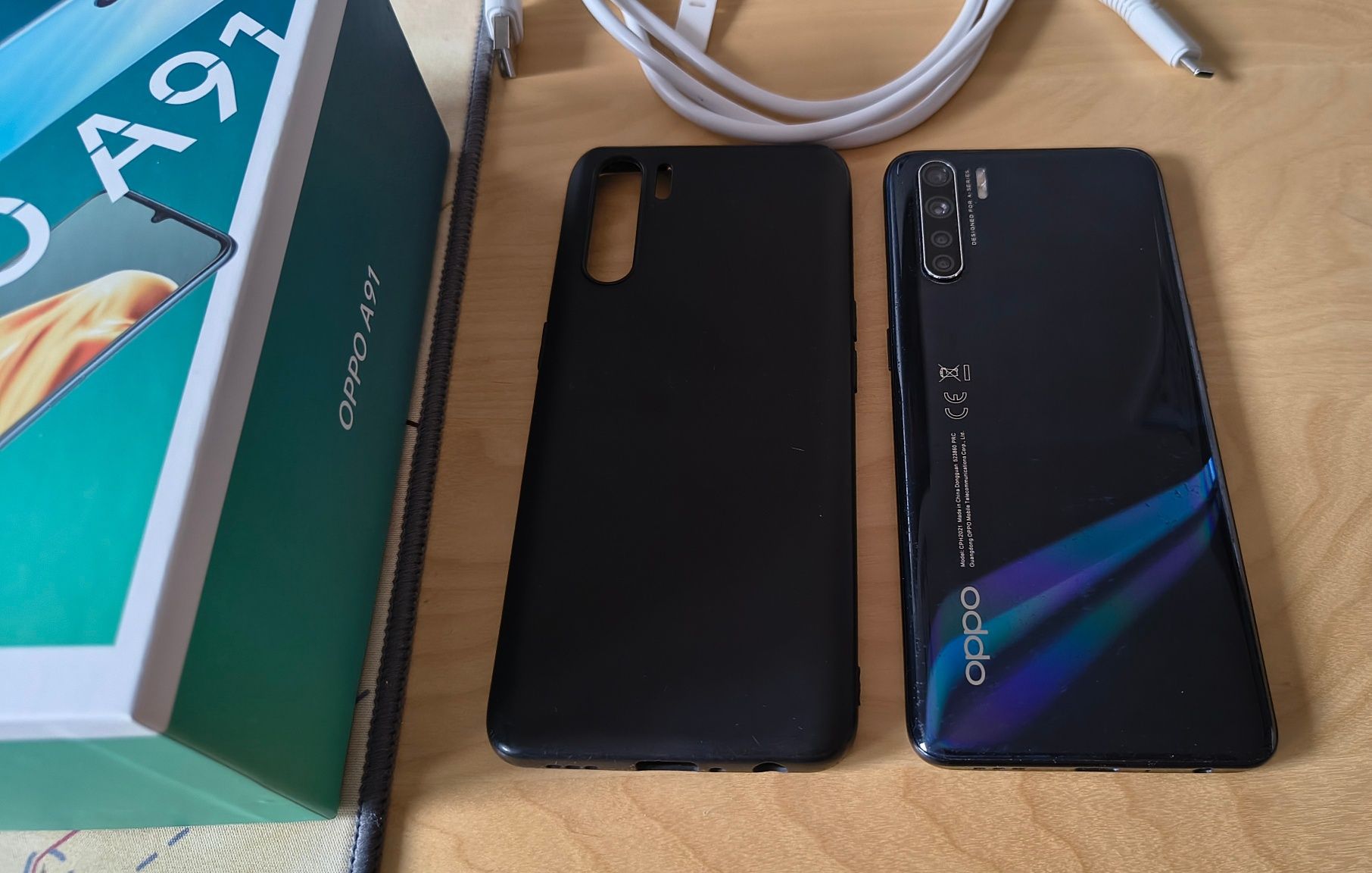 Smartfon Oppo A91 + etui, kabel usb-c