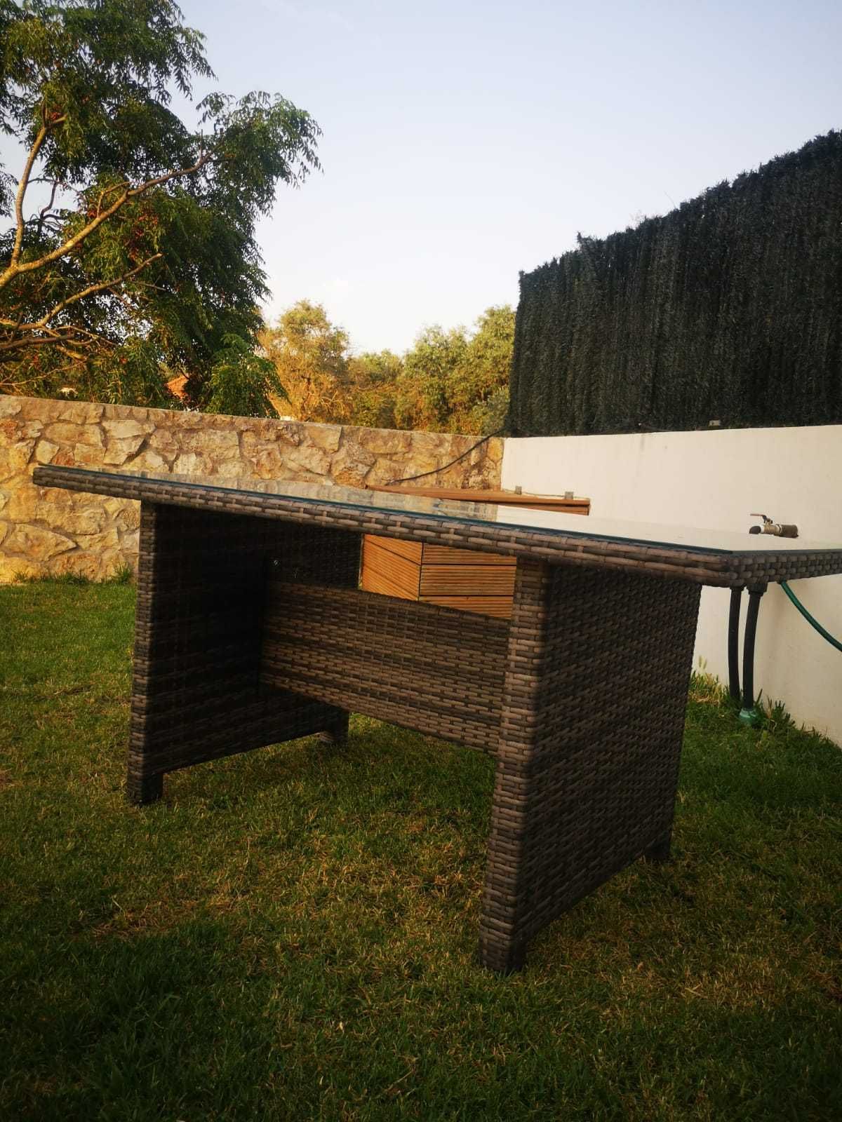 Vendo mesa de refeições exterior