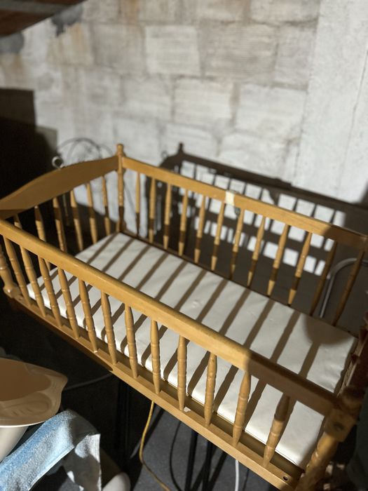 Cama de madeira para bebe
