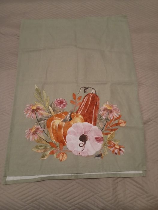 Jesienny bieżnik na stół z motywem dyni