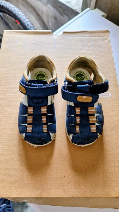 Chicco - sandálias (23) + sapatilhas (22)