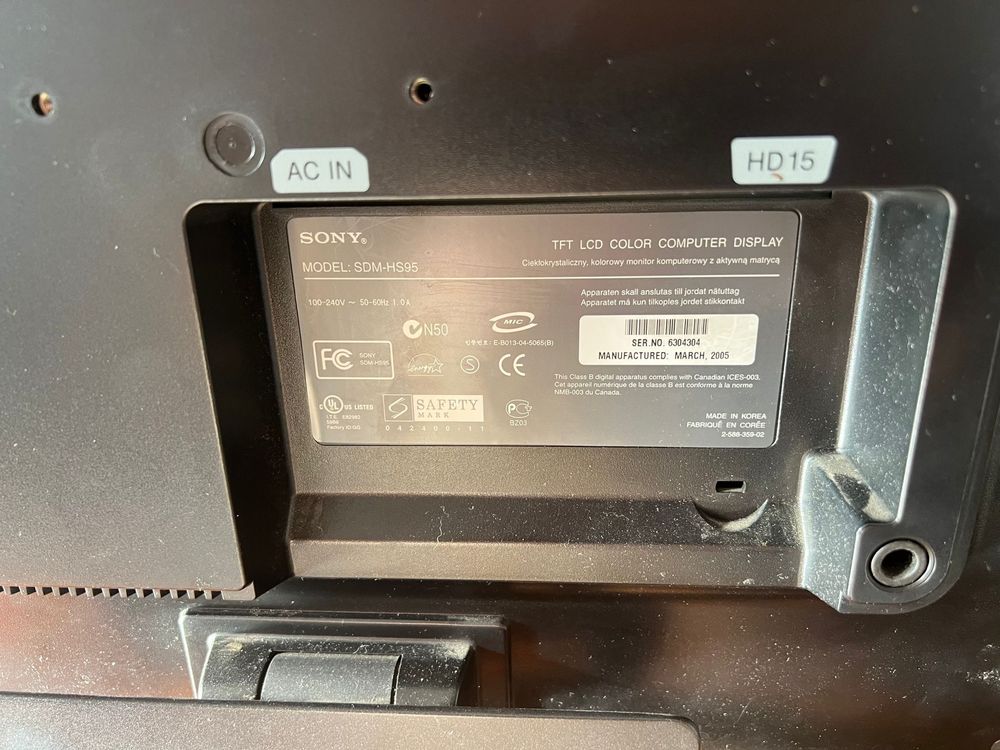 Monitor sony  lcd sdm hs95 srebrny