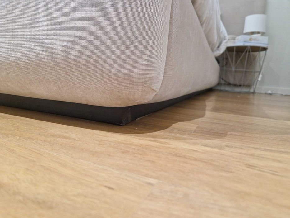 Vendo cama 200 x 180 cm (sem colchão)