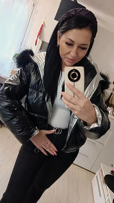Puchowa pikowana ciepła oversize czarna błyszcząca kurtka futerko