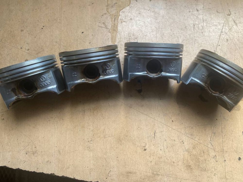 Поршни с двигателя 1.6 bsf skoda audi vw seat