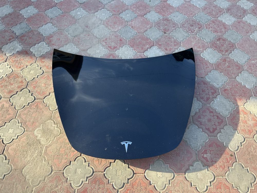 Капот Tesla Model 3 колір pbsb