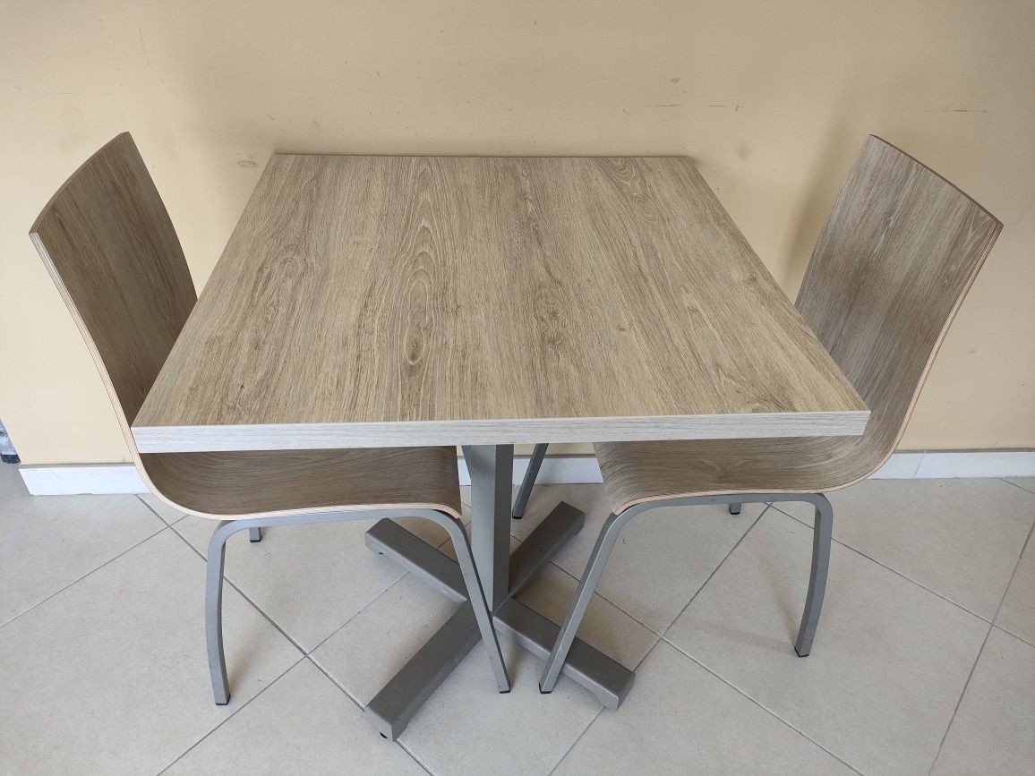 Mesa e 2 cadeiras
