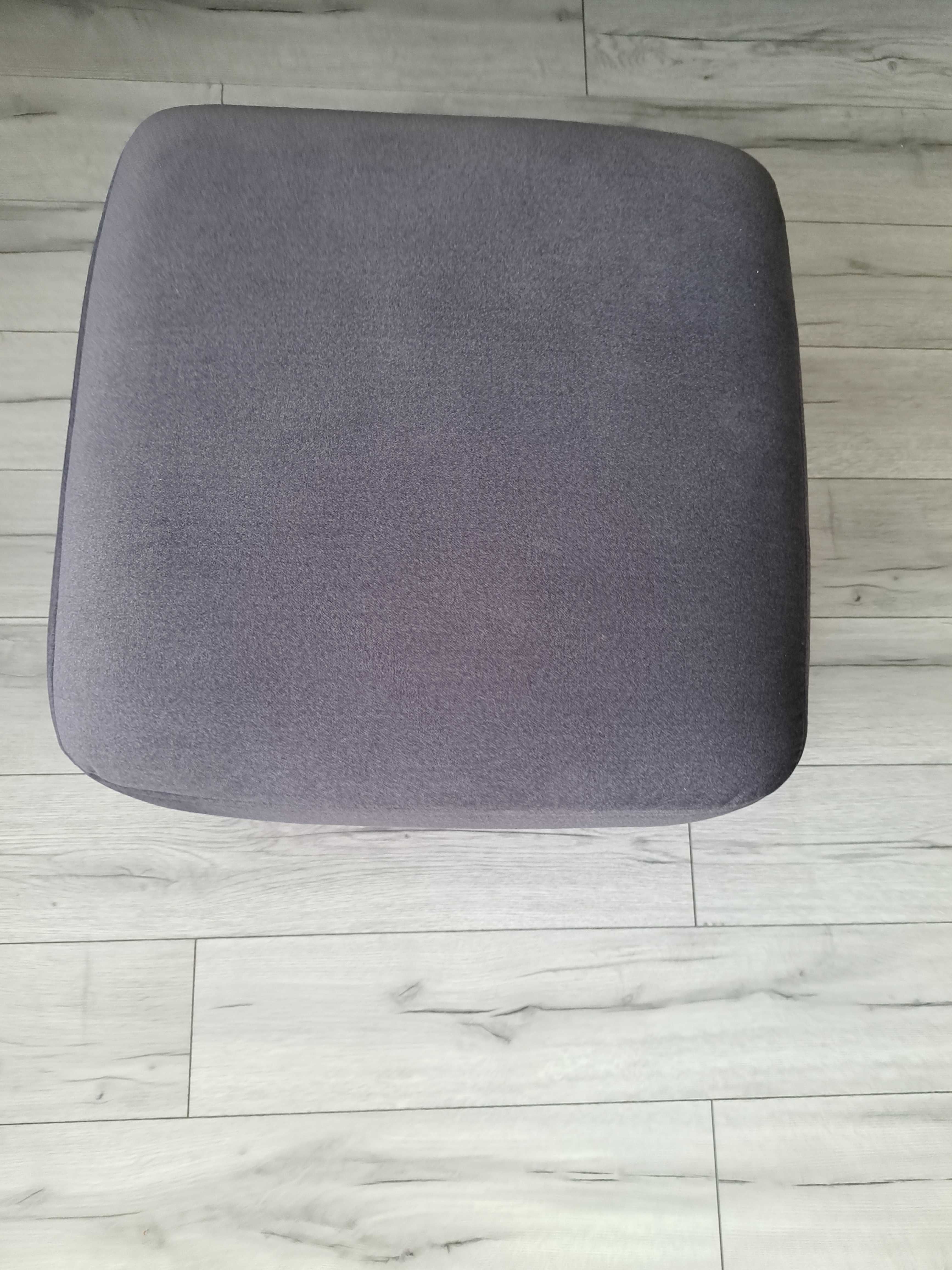 Sofa 3 osobowa  z pufą  z Agata Meble.