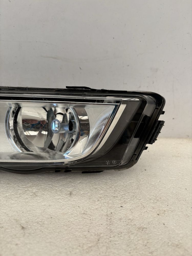 Skoda Octavia III 3 5E 5E0 12-16 halogen lewy przód przeciwmgielny