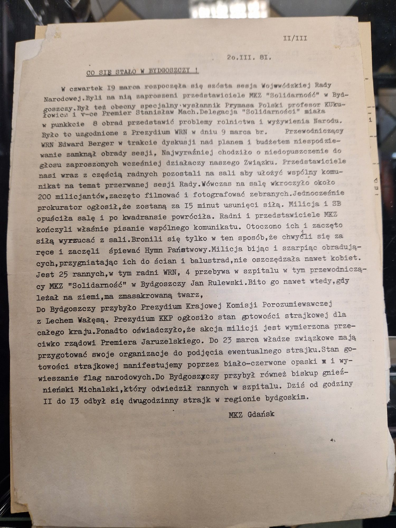 Wycinki z gazet materiały propagandowe dotyczace Solidarności.