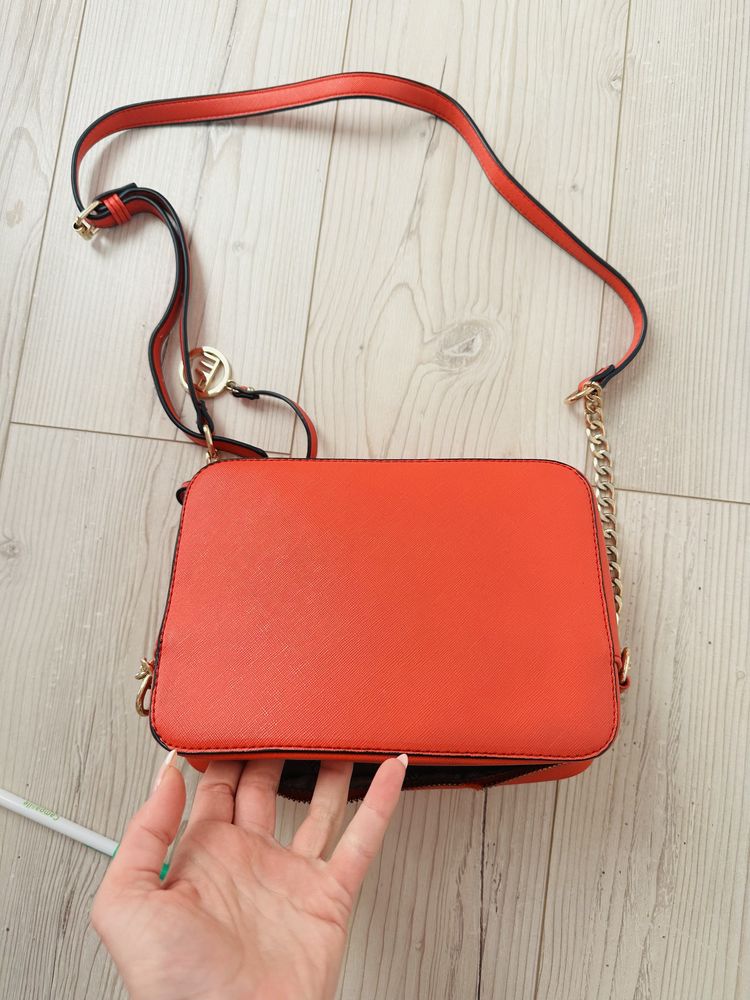Torebka Prima moda czerwona skôra saffiano metalowy pasek