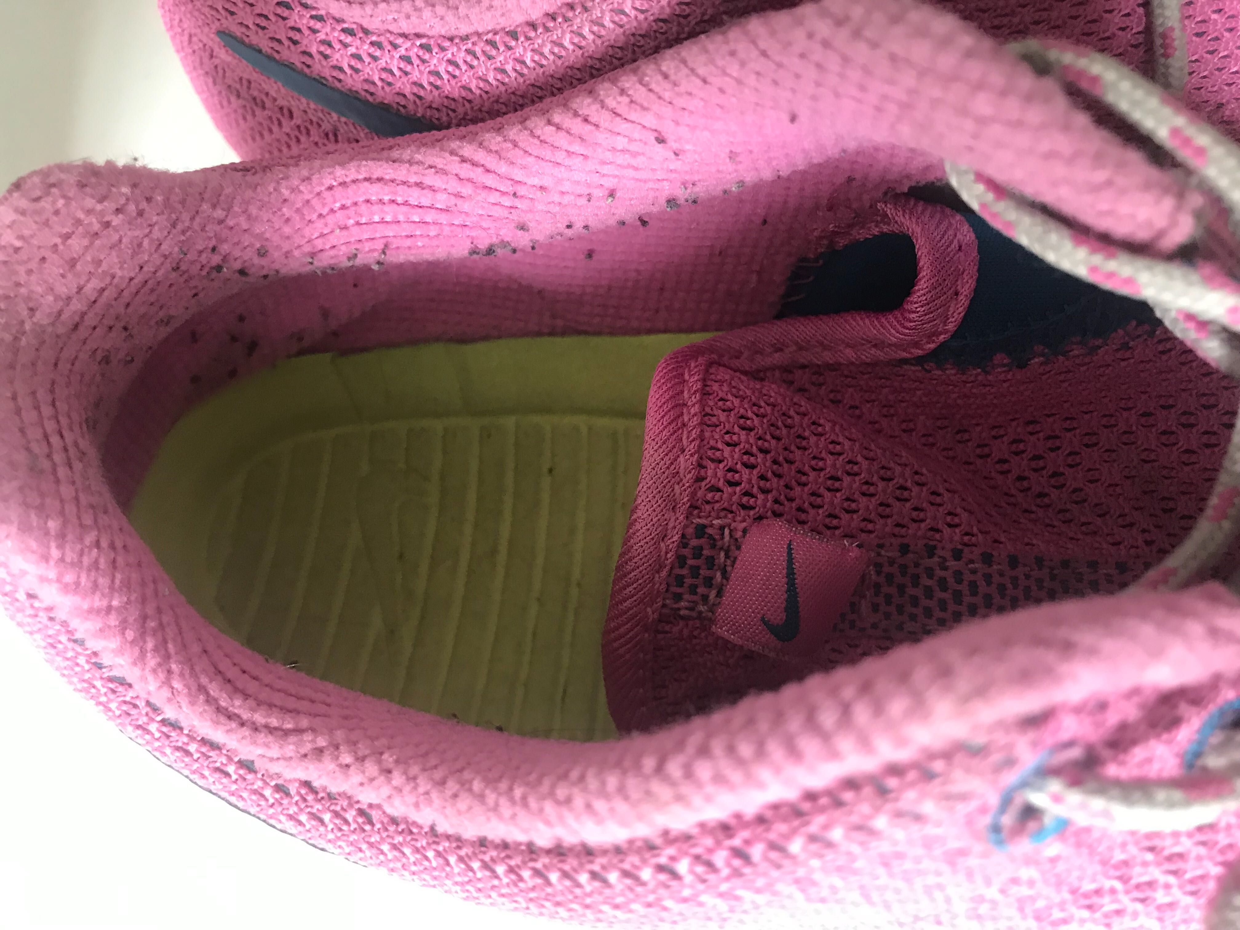 Różowe Nike Roshe run