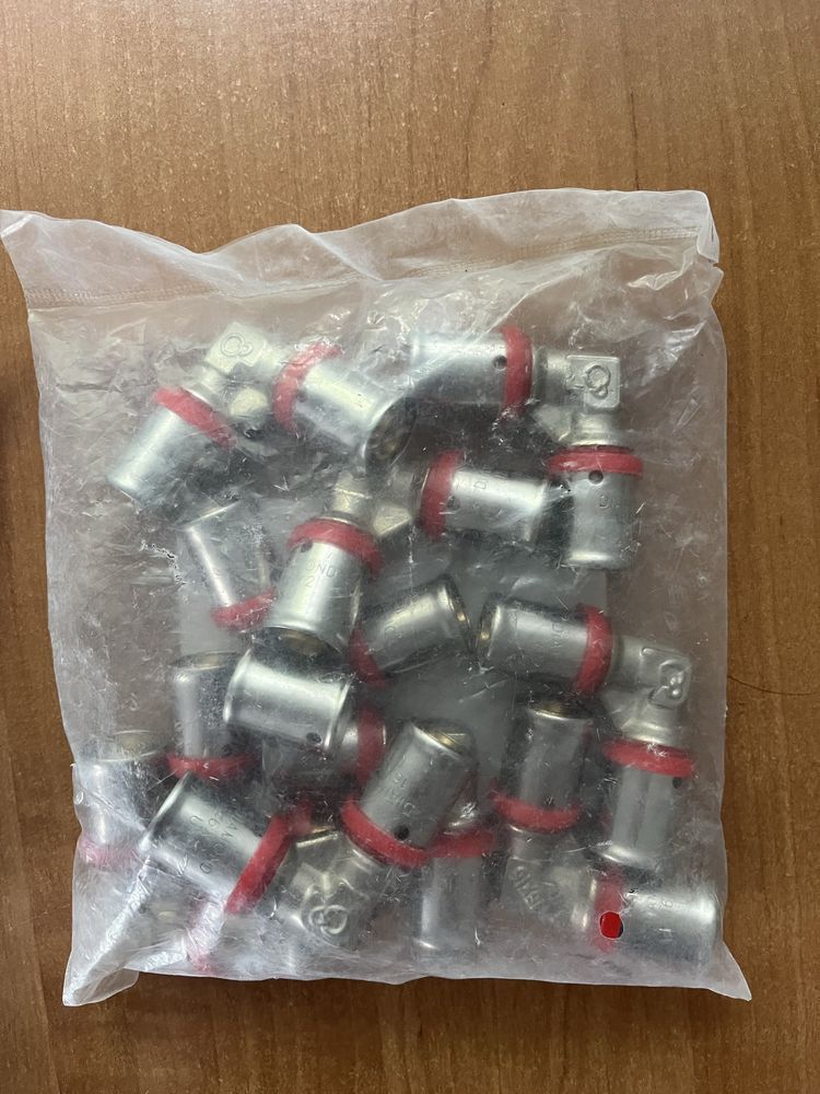 Zaprsowane kolanko rownoprzelotowe zapras pex alupex 16x16