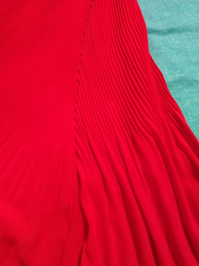 Czerwona sukienka M plisowana do kolan