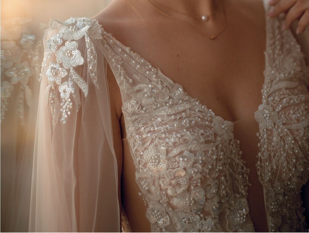 Платье свадебное с крылышками 2023