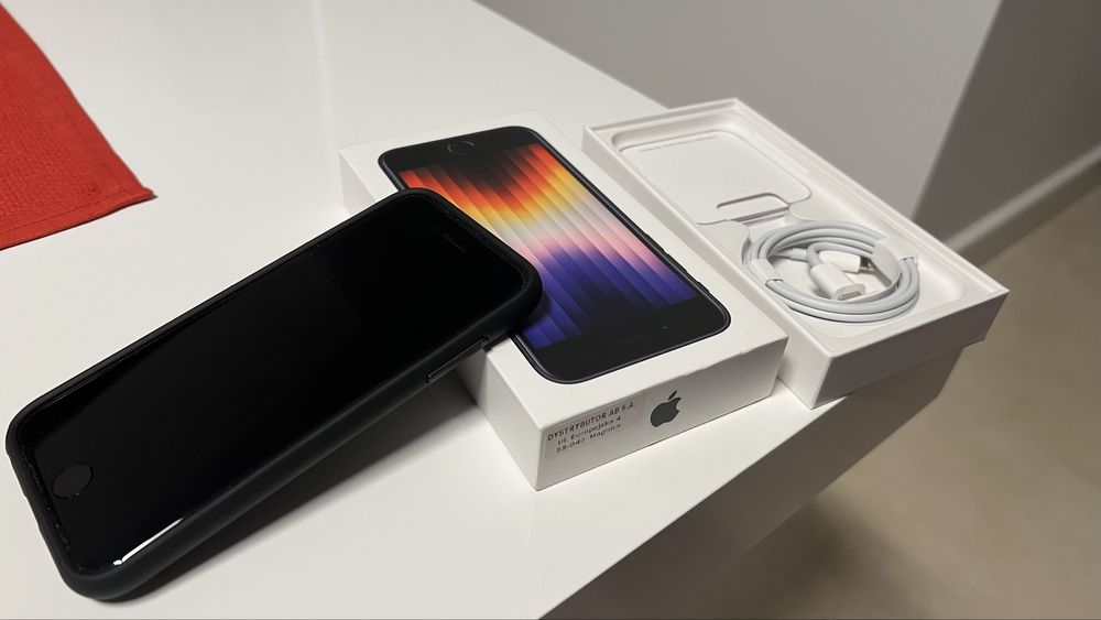 iPhone SE 2022, czarny 128 GB