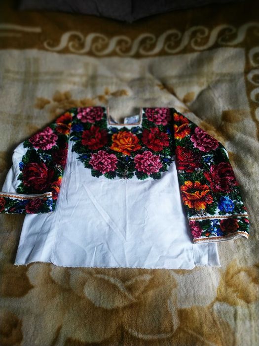 Продам вишиту сорочку