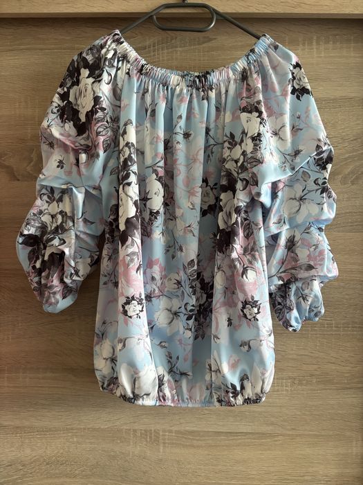 Bluzka damska Hiszpanka niebieska kwiaty uniwersalna moda włoska
